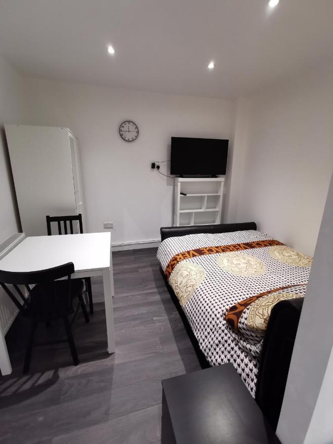 Studio Self Contained Double Bedroom Londres Extérieur photo